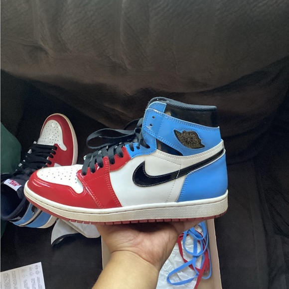 “Out with the old in with the New Savings

Air Jordan 1 From Chi to UNC - Picture 12 of 16